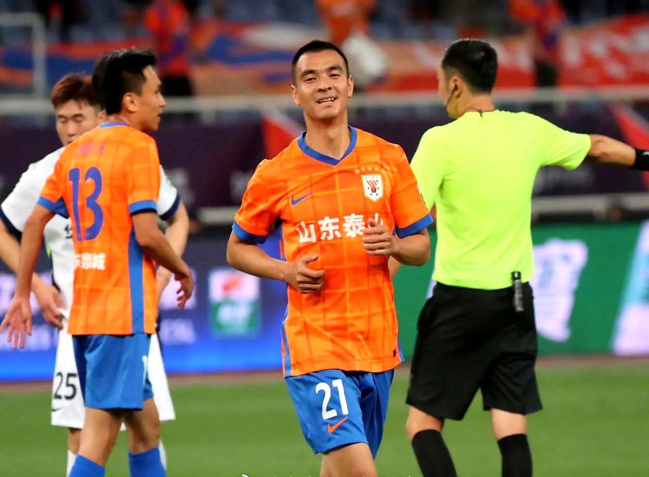 包含荷甲转会期再迎强敌；北京国安内部沟通；主帅态度——态度坚定；资深球员宣示担当的词条